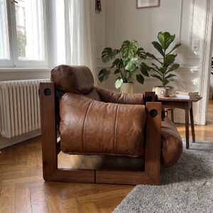 KADRIE Oiled Leather Jersey Island Casual Chair